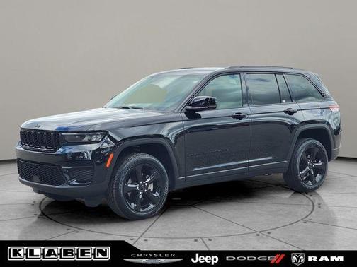 Diamond Black 2024 Jeep Grand Cherokee Laredo