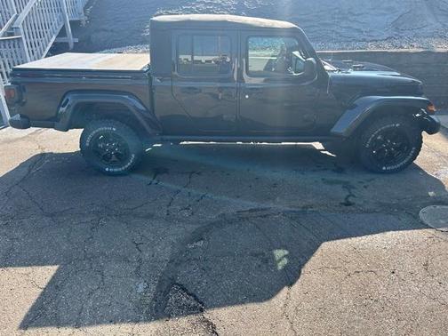 2022 Jeep Gladiator Sport