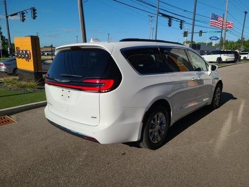 2022 Chrysler Pacifica Touring-L