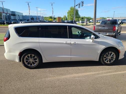 2022 Chrysler Pacifica Touring-L