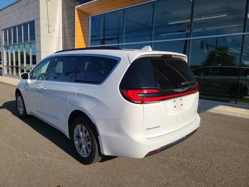 2022 Chrysler Pacifica Touring-L