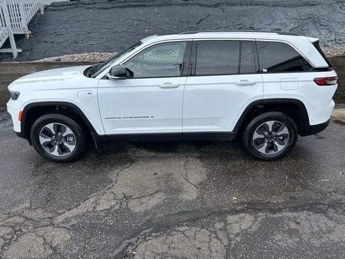 2022 Jeep Grand Cherokee 4xe Base