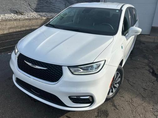 2022 Chrysler Pacifica Hybrid Touring L