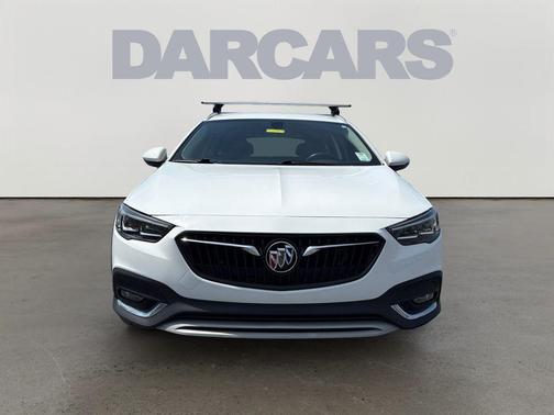 Summit White 2018 Buick Regal TourX Preferred