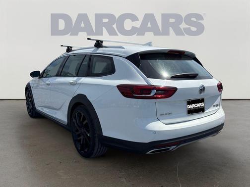 Summit White 2018 Buick Regal TourX Preferred