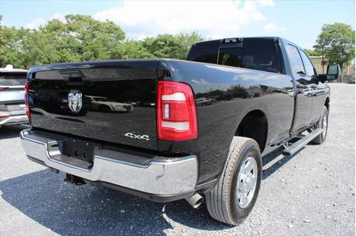 2024 RAM 2500 Tradesman Crew Cab 4x4 8' Box