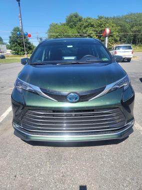 Cypress 2024 Toyota Sienna Platinum