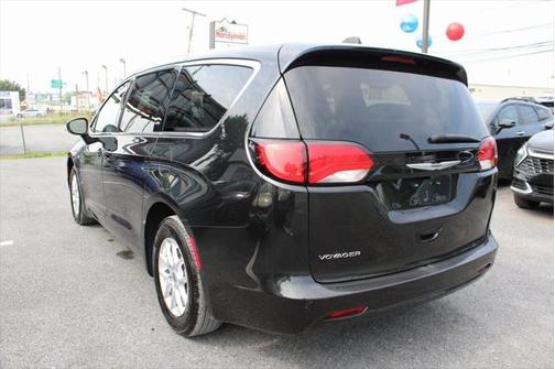2022 Chrysler Voyager LX