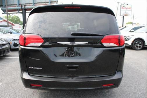 2022 Chrysler Voyager LX