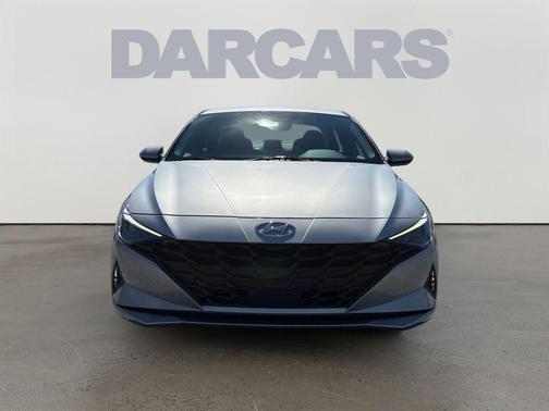 Shimmering Silver Pearl 2022 Hyundai ELANTRA SEL