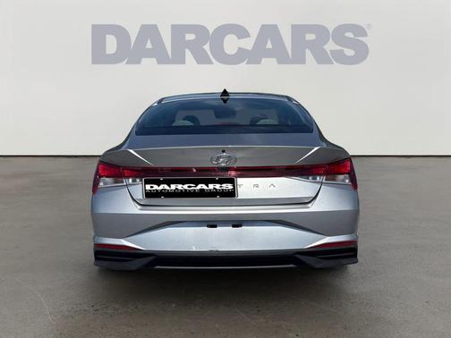 Shimmering Silver Pearl 2022 Hyundai ELANTRA SEL