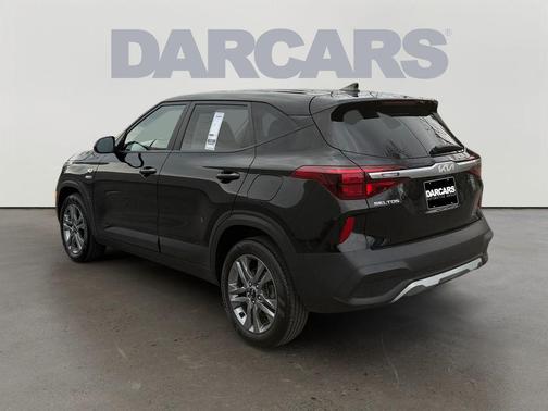 Cherry Black 2023 Kia Seltos LX