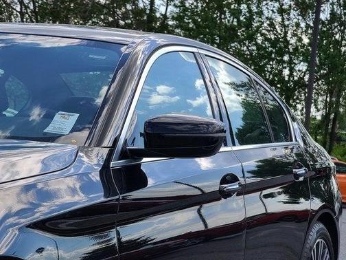 Photo 5 of 32 of 2018 BMW 530 i xDrive