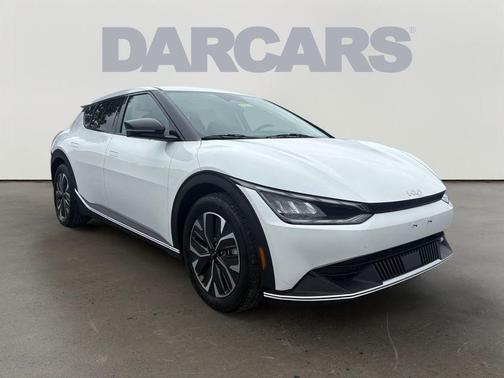 Snow White Pearl 2024 Kia EV6 Light
