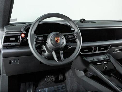 2025 Porsche Macan 4