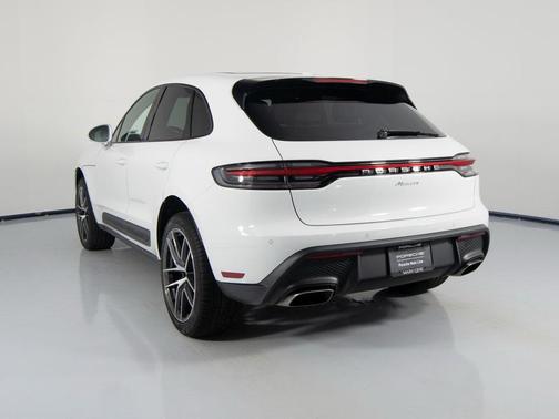 2025 Porsche Macan 