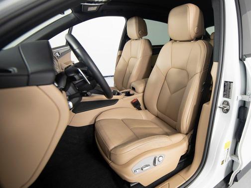 2025 Porsche Macan T