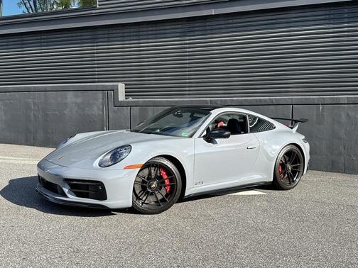 2023 Porsche 911 Carrera 4 GTS