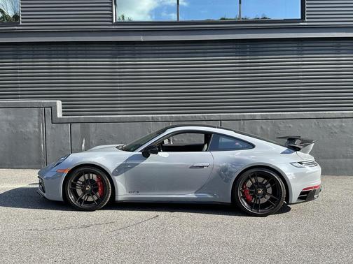 2023 Porsche 911 Carrera 4 GTS