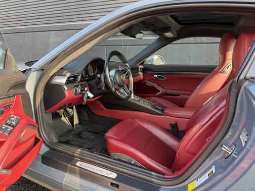 2017 Porsche 911 Carrera 4