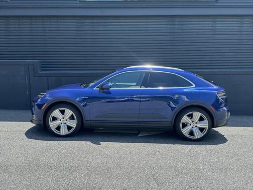 2024 Porsche Macan Base