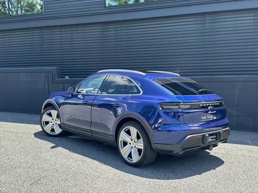 2024 Porsche Macan Base