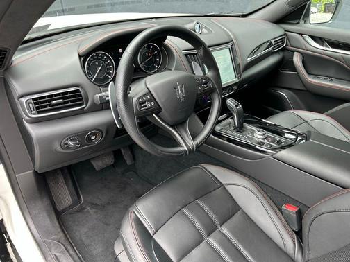 Bianco 2024 Maserati Levante GT Ultima