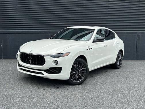Bianco 2024 Maserati Levante GT Ultima