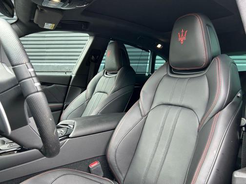 Bianco 2024 Maserati Levante GT Ultima