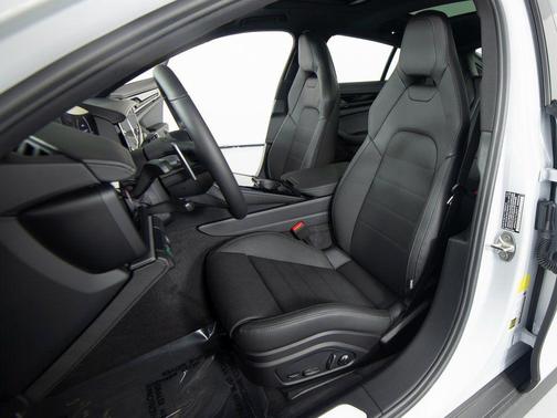 2026 Porsche Panamera 4