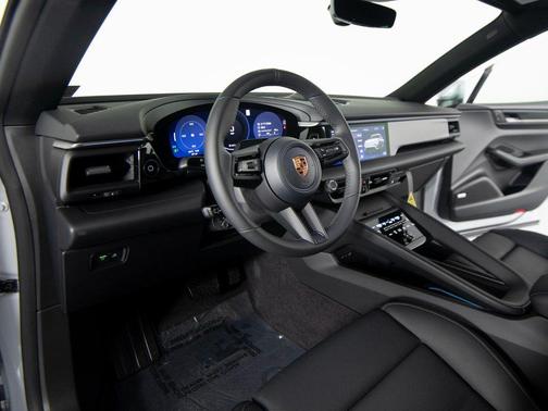 2026 Porsche Macan 4