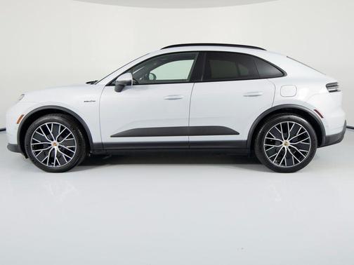 2026 Porsche Macan 4