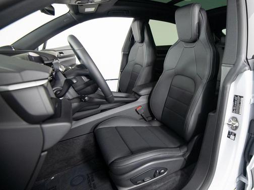 2026 Porsche Macan 4