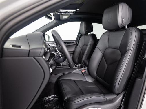 2025 Porsche Macan T