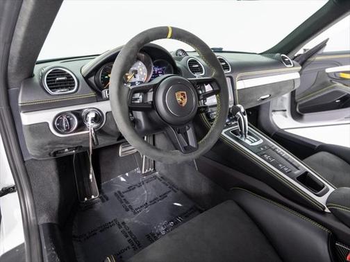 2022 Porsche 718 Cayman GT4