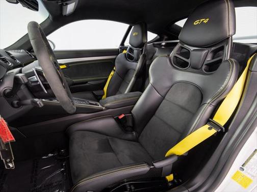 2022 Porsche 718 Cayman GT4