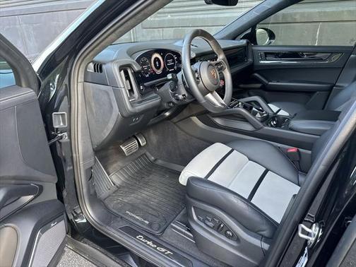 2025 Porsche Cayenne Turbo GT