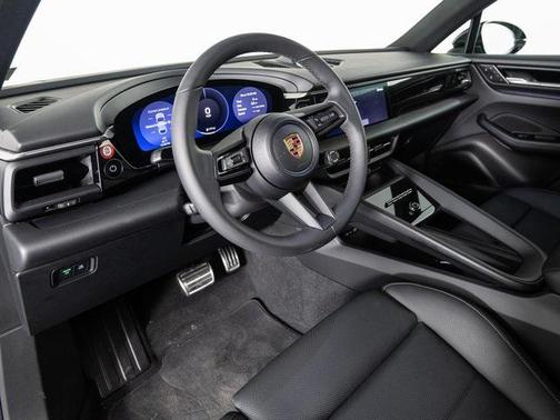 2025 Porsche Macan 4S