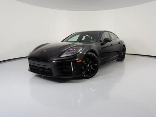 2025 Porsche Panamera 4