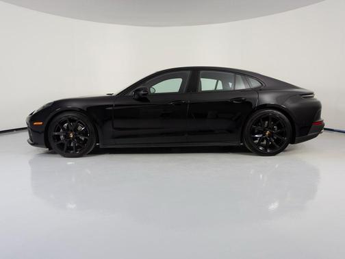 2025 Porsche Panamera 4