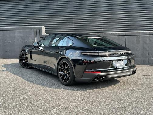 2025 Porsche Panamera 4