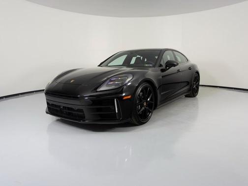 2025 Porsche Panamera 4