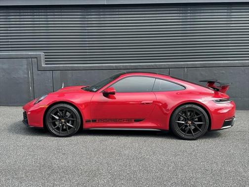 2025 Porsche 911 Carrera