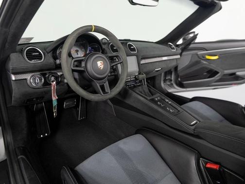 2025 Porsche 718 Spyder RS