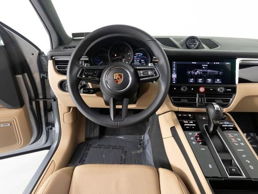 Dolomite Silver Metallic 2026 Porsche Macan Macan