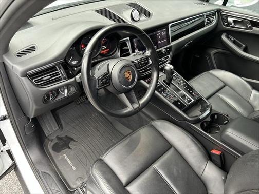 2022 Porsche Macan Base