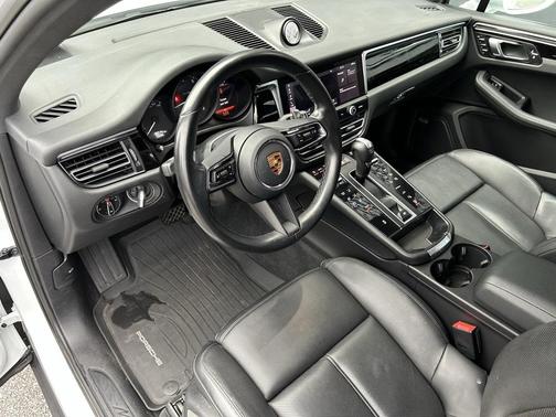 2022 Porsche Macan Base (PDK)