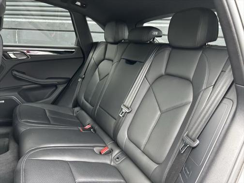 2022 Porsche Macan Base