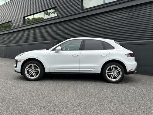 2022 Porsche Macan Base
