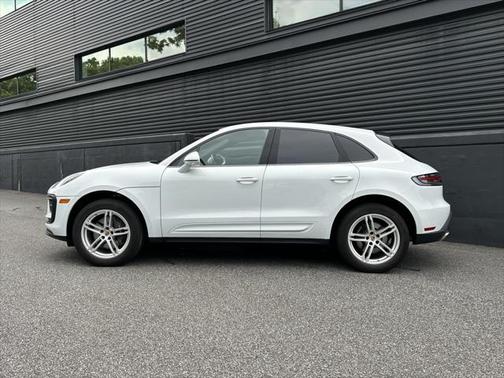 2022 Porsche Macan Base